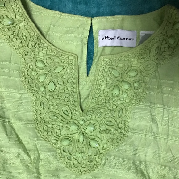 Alfred Dunner Tops - Alfred dunner 16 lime green blouse with green crochet beaded collar